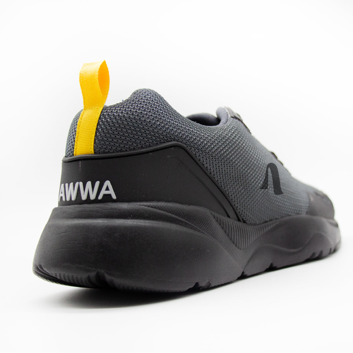 W654 SNEAKER NEGRO TRAKER NEGRA